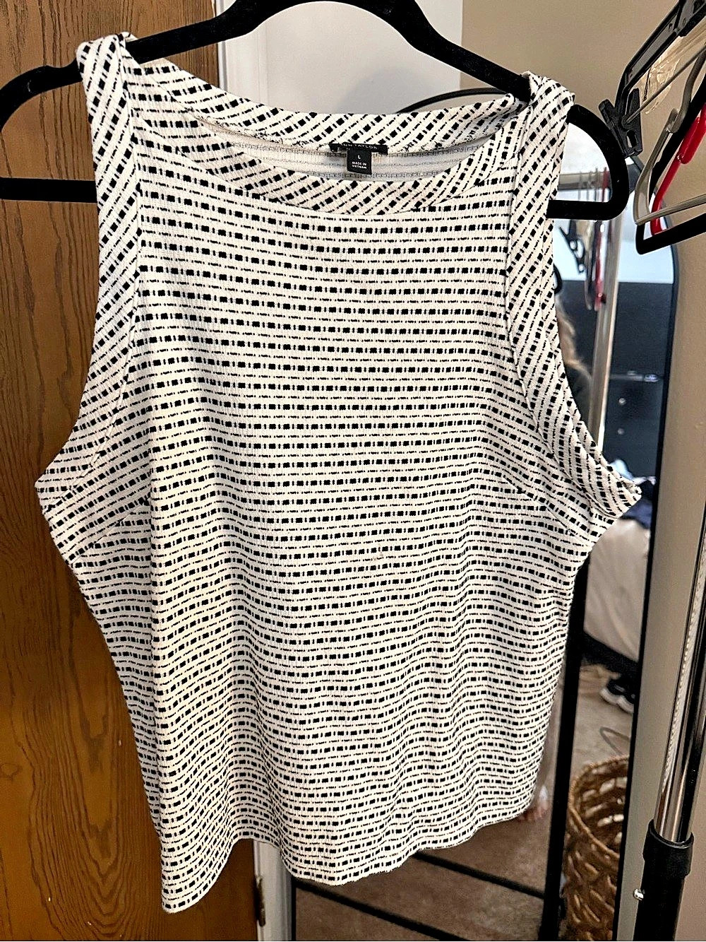 Ann Taylor Geometric Sleeveless Top in White & Black Size Large